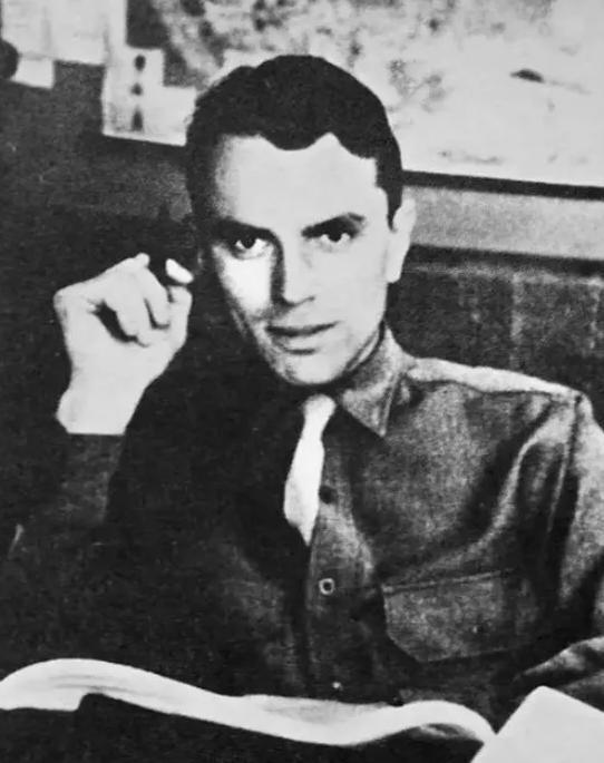 1945年的昆明，一个中国小女孩被美国士兵开车撞死，却只赔偿了26美元，女孩父亲