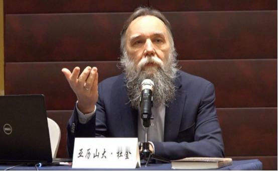 被称为“普京大脑”的杜金最近谈到中国台湾问题，话里带着硬气，听着不太顺耳，但