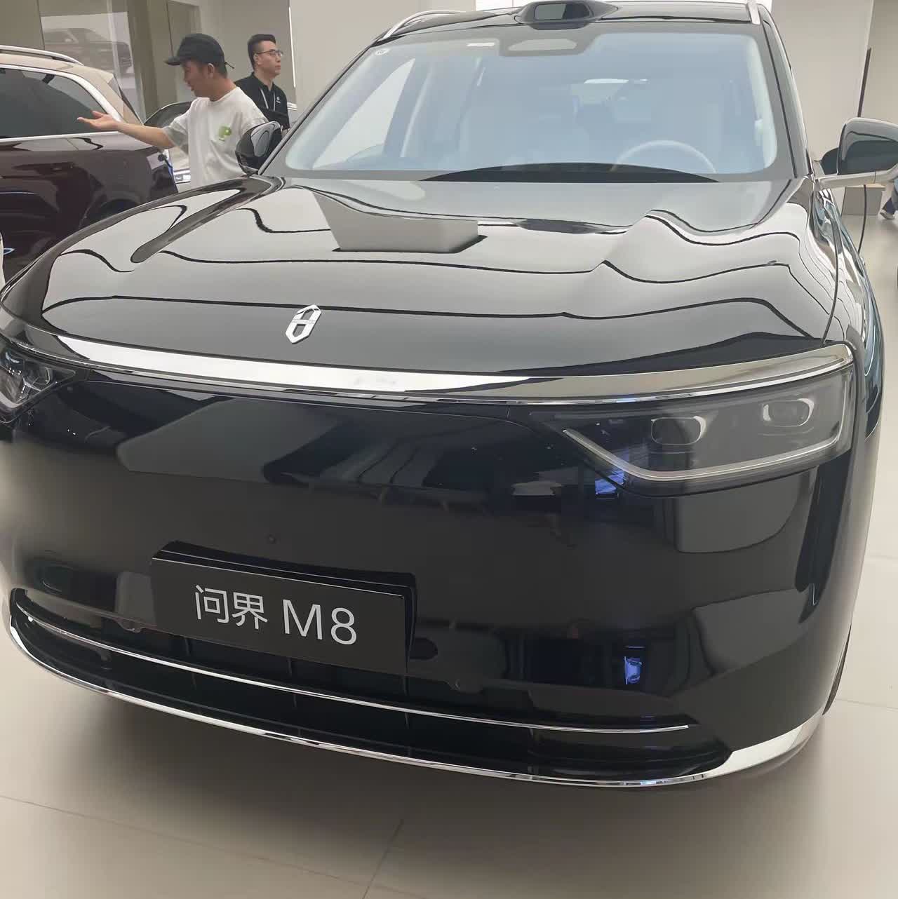 今天去店里看了一下问界M8，然后试驾了一圈，和销售聊了一下，我说实话，这