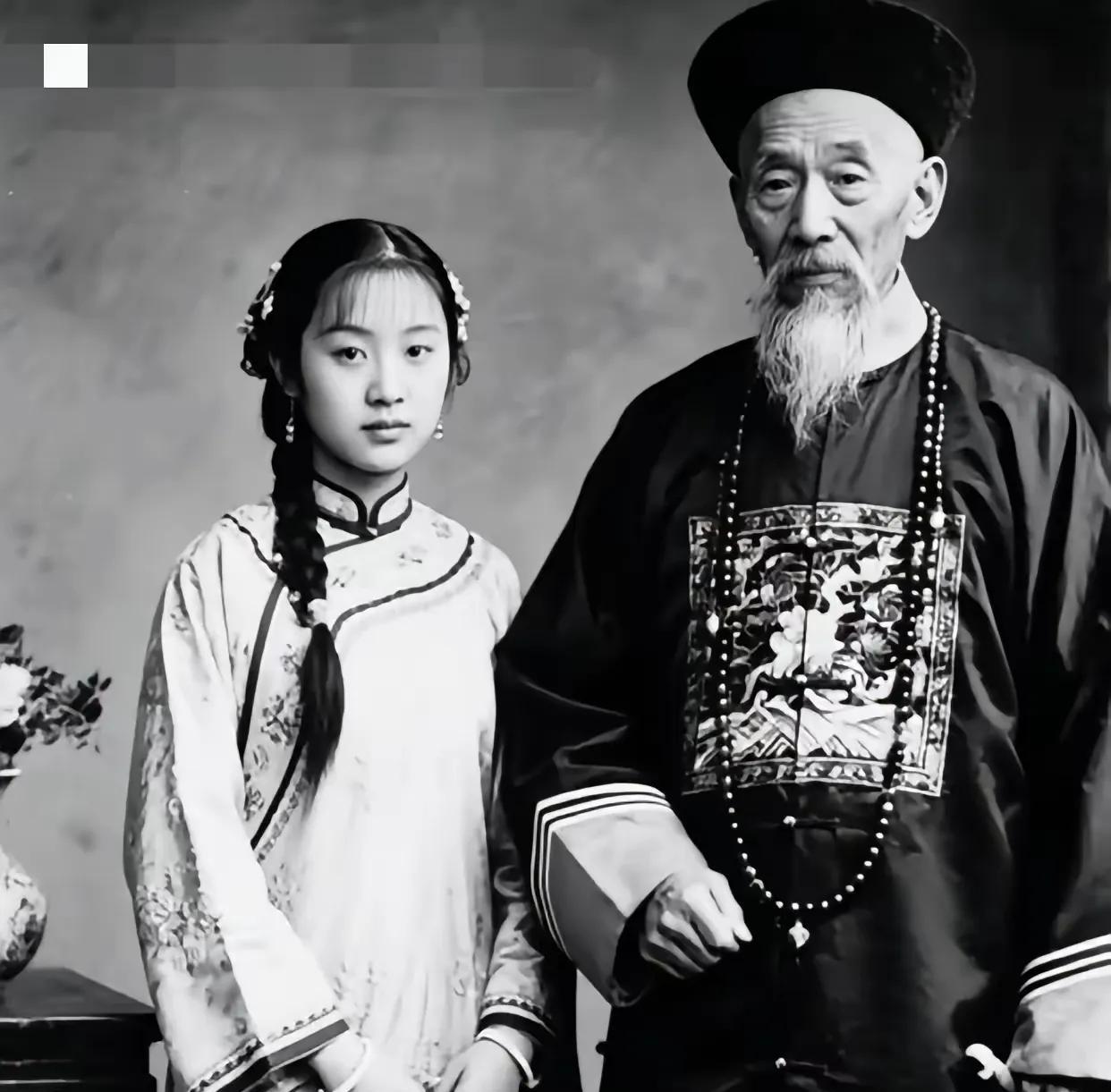 左宗棠的人格魅力，敬佩。1881年，71岁左公收复新疆，慈禧太后赐17岁美女章怡
