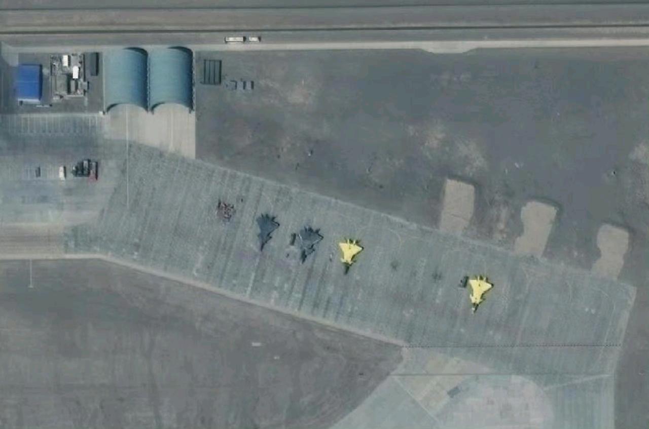 貌似缩小版的歼-20，看上去是单发，是某种”忠诚僚机“吗？如果不是无人机，而是真