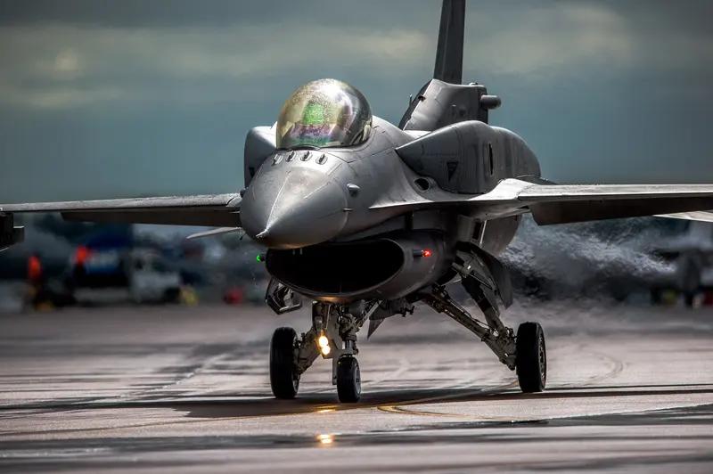 台湾空军现状●最高指挥单位为“空军司令部”。●装备情况：兵力约35000人，