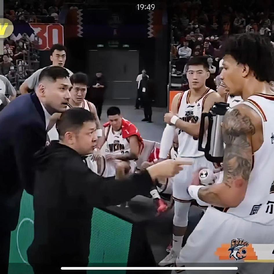 兄弟们！不知道大家看了昨晚吉林与上海，南京与广东的比赛有何想法！反正给我的直观感