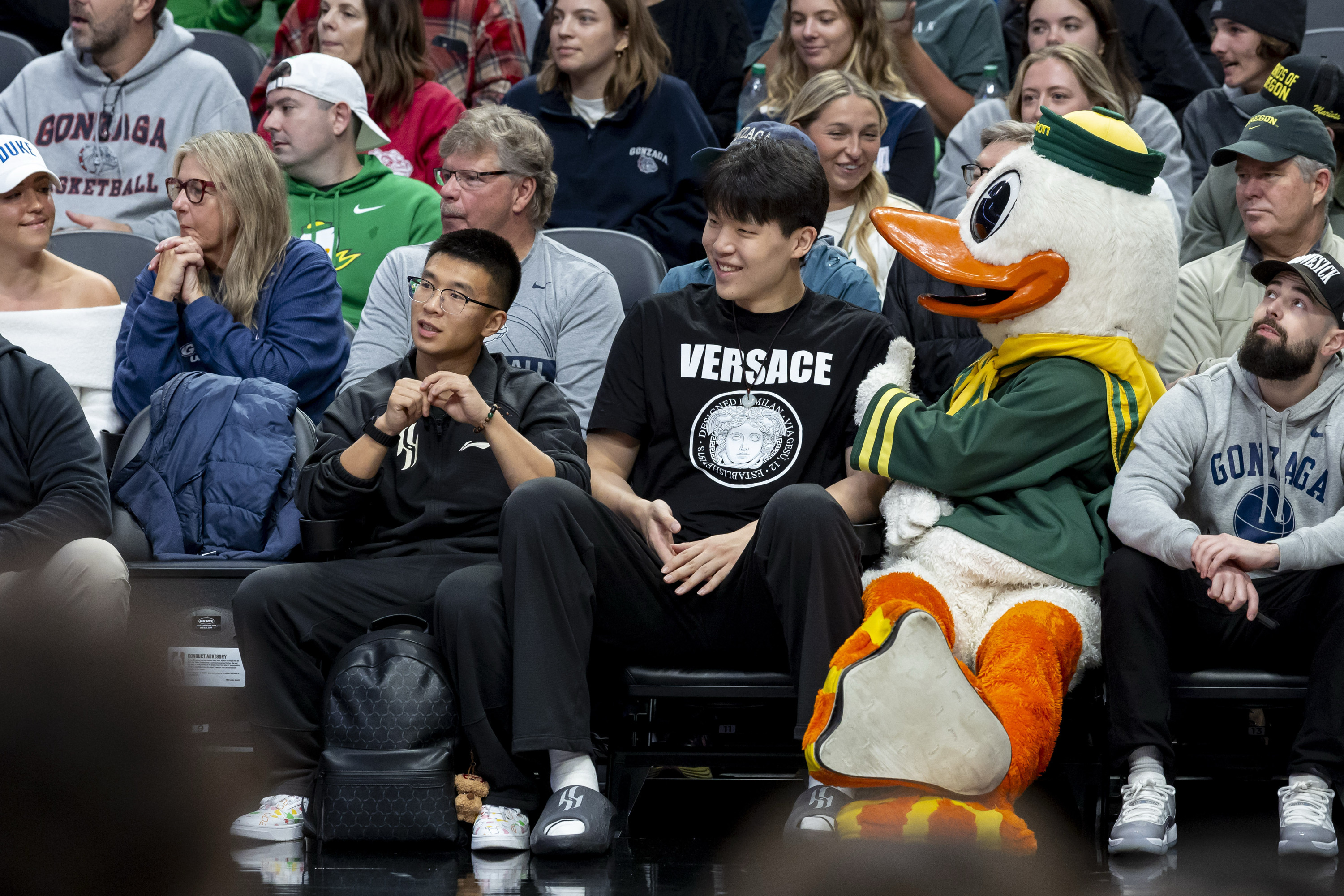 杨瀚森同年20岁新秀，三分创历史！