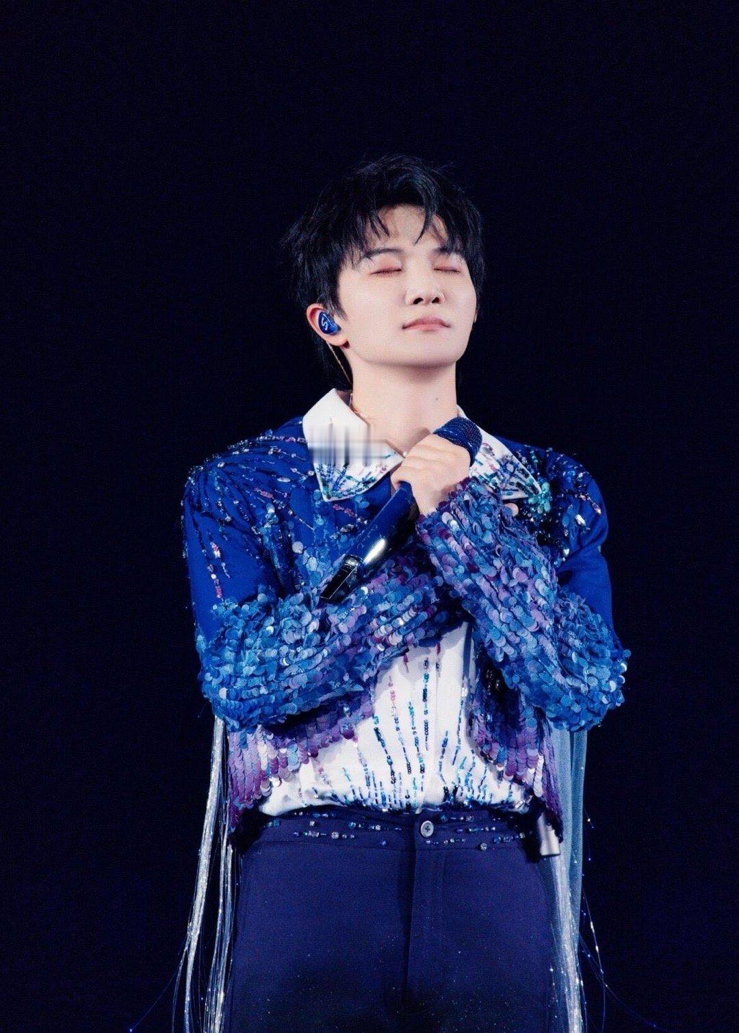 周深2026马上长高谁看了周深的长高视频不笑疯？愿望秒实现，变身“窜天深”。转