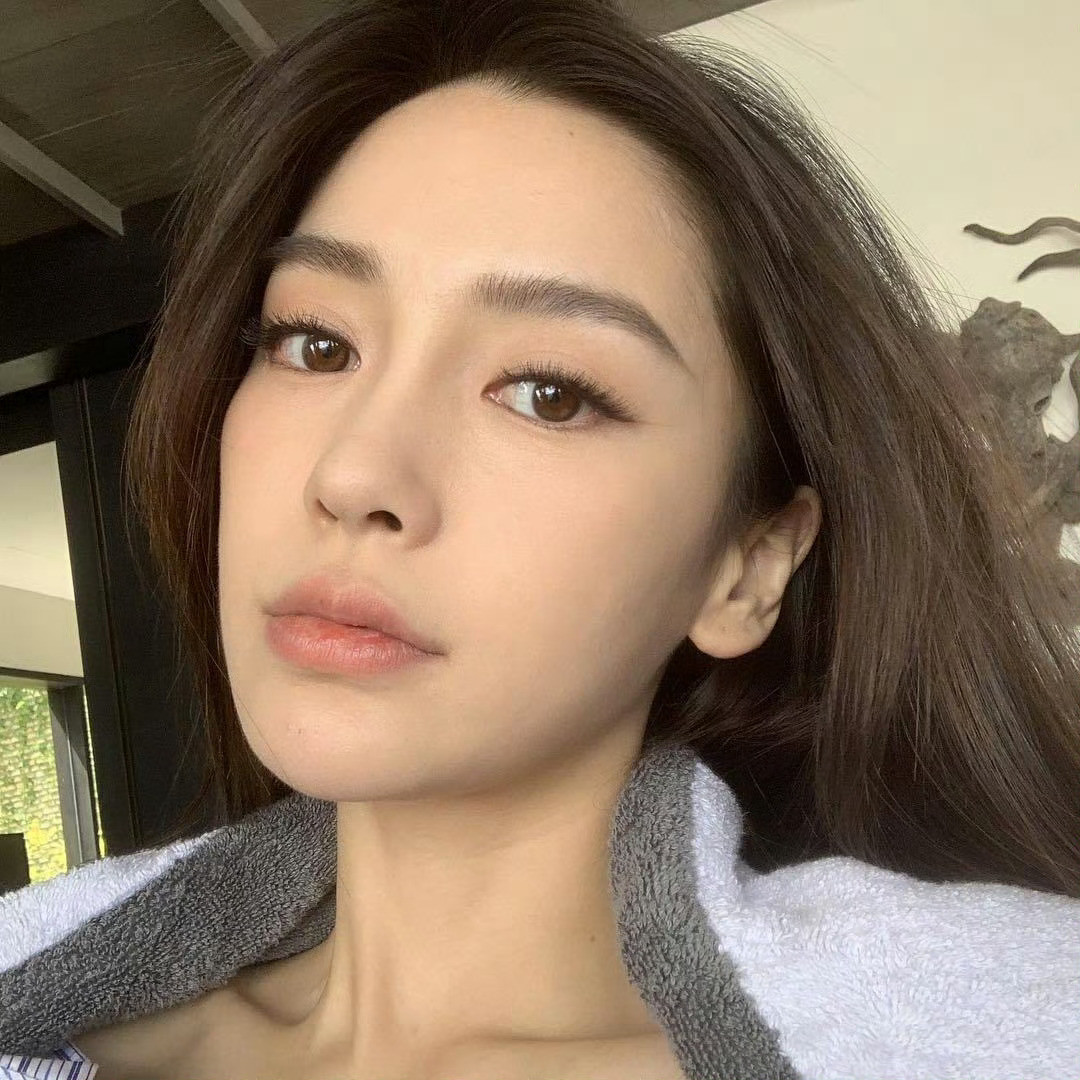 angelababy*杨颖ins更新的自拍真的好适合做头像​​​