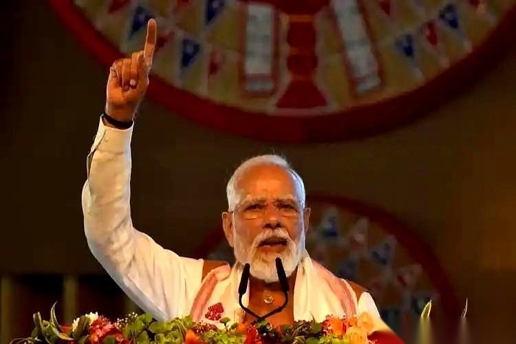 第一面“白旗”举起来了。全场最想不到的那个人举的。不是对手，而是那个前两天还跟