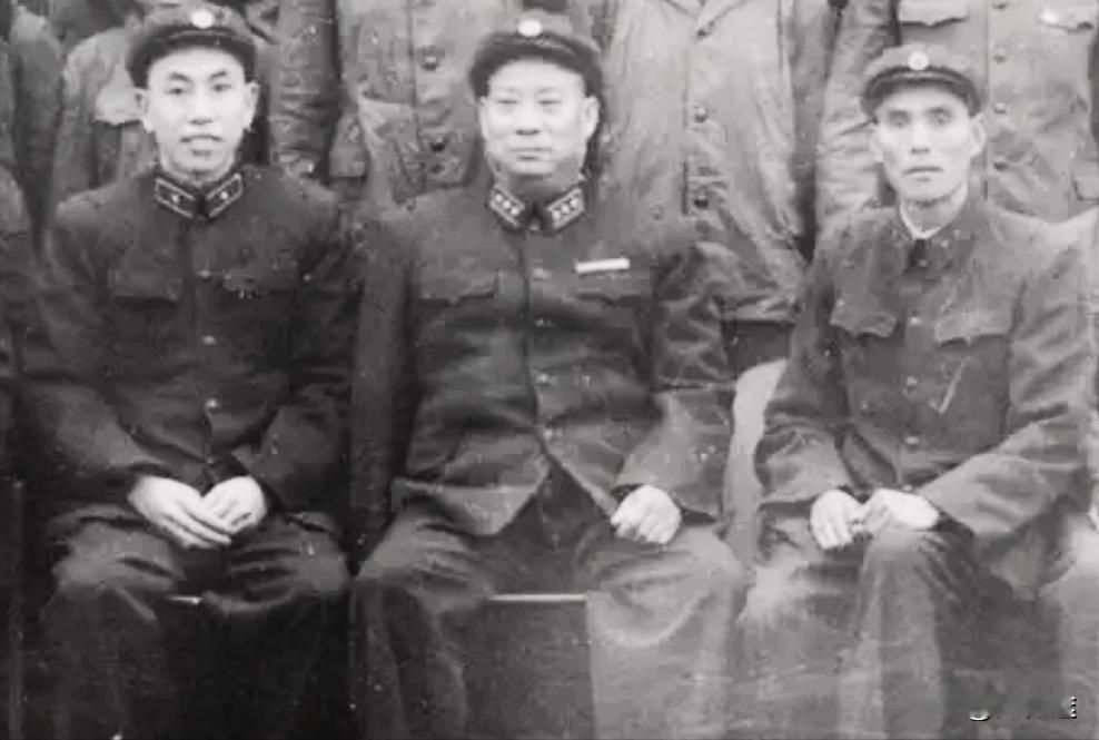 1945年，毛主席让贺炳炎不用敬礼，贺炳炎大惊：您不要我当兵了？一九四五年