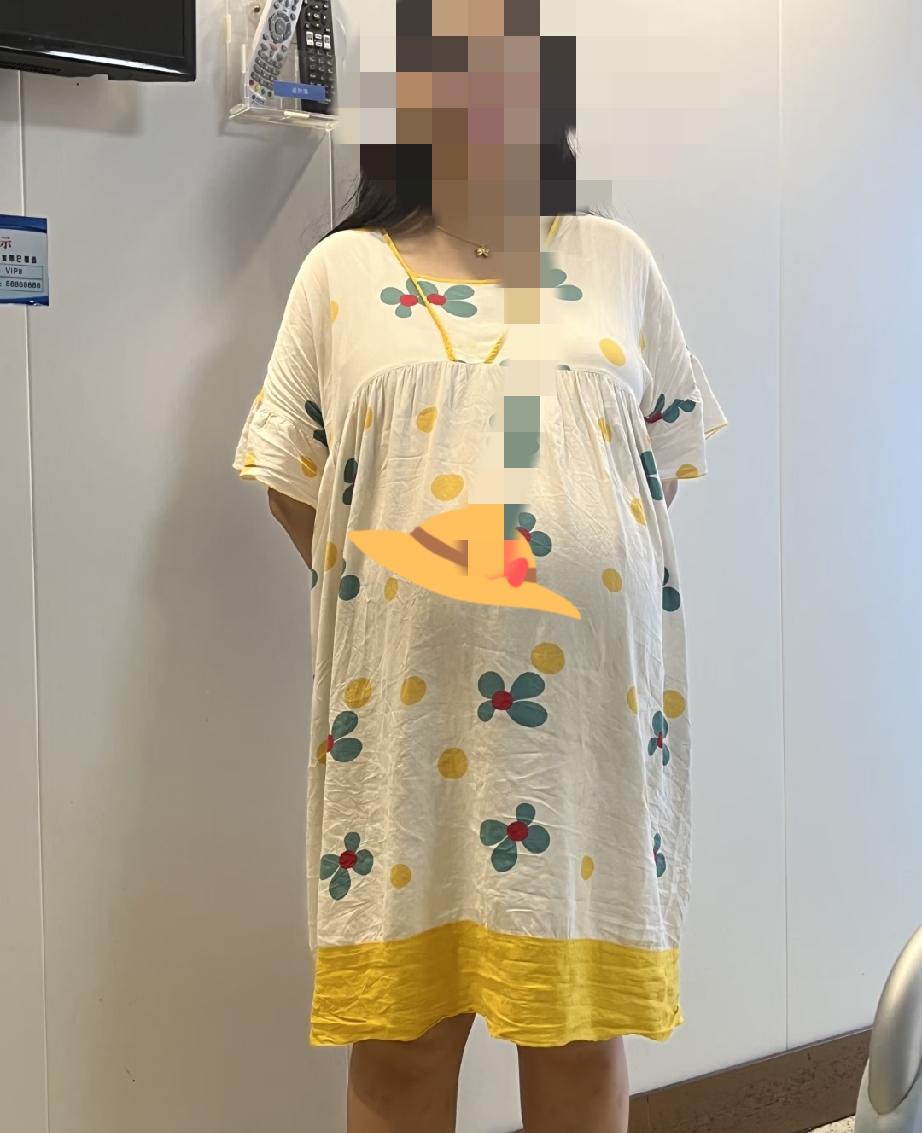 一位怀胎七月的准妈妈，眼看再熬两个月就能见到孩子，结果突发意外，人没了。婆婆当场