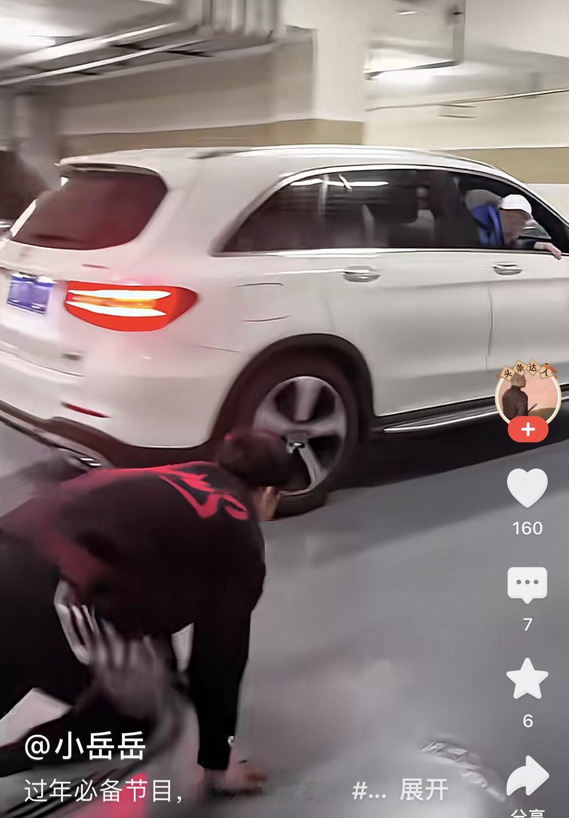 小岳岳过年段子-叔见怕！在中原，是不是所有的侄儿只要磕头就可以拿红包啊！瞧这