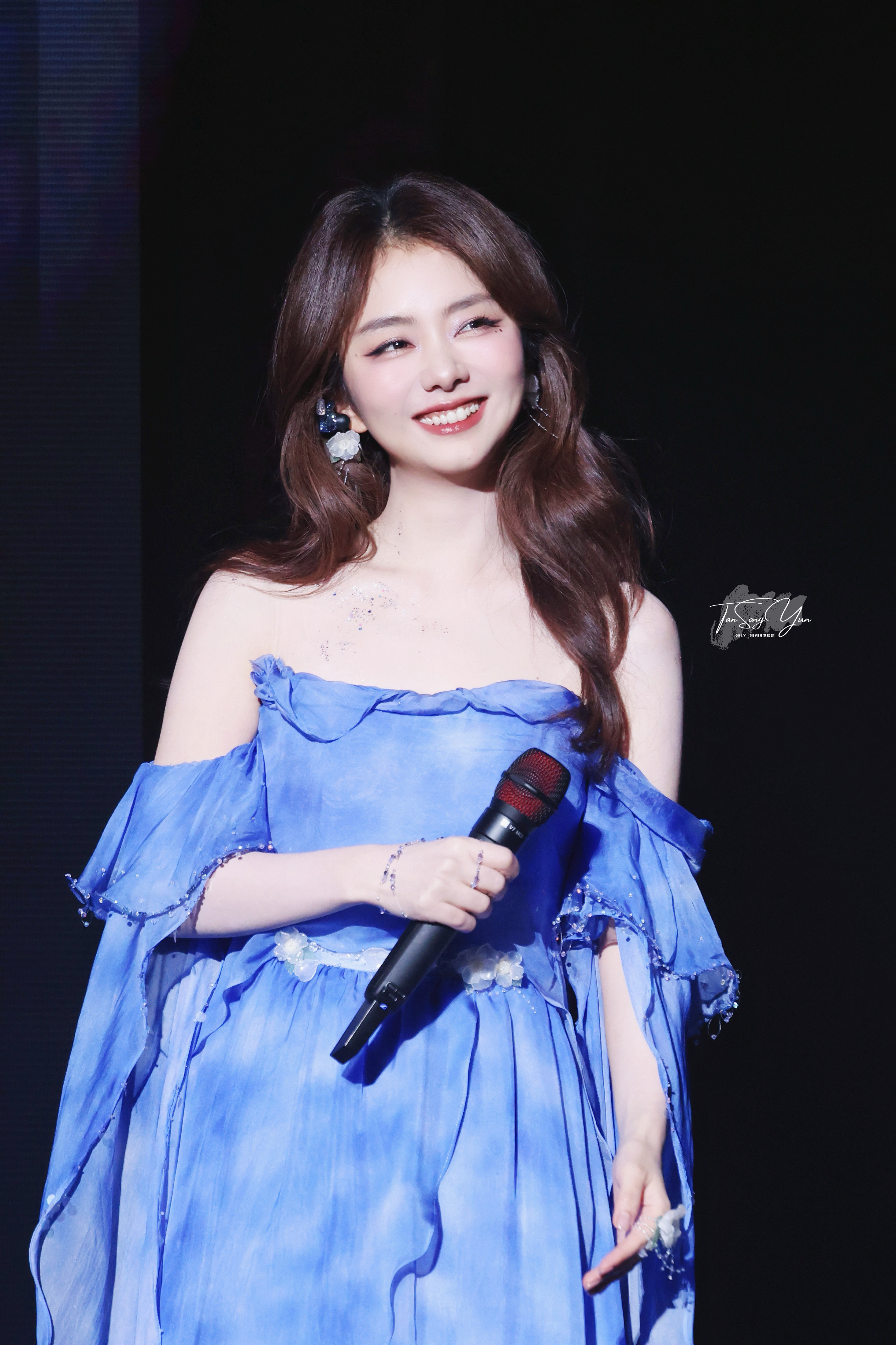 美美的谭松韵谭松韵首次当演唱会嘉宾