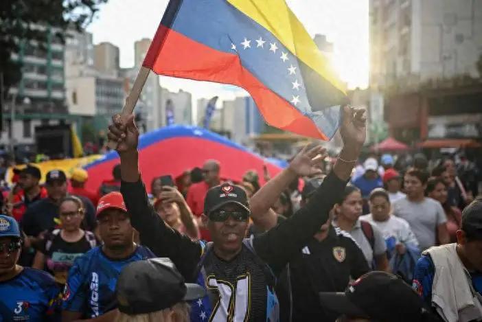 1月5日，荷兰国防大臣布雷克尔曼斯在阿鲁巴岛突然宣布，荷兰将不再派军舰参与美国主