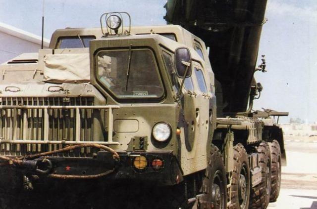 1993年5月，俄罗斯中国举办了一次规模巨大但不对外公开的武器展，俄罗斯把陆