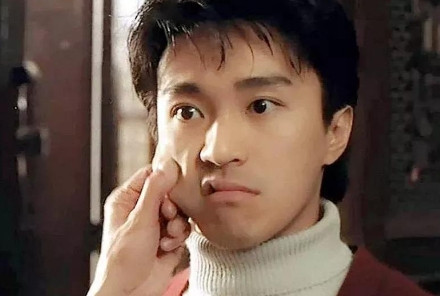1992年，周星驰筹拍《武状元苏乞儿》，特意打电话给徐少强：“强哥，我这里有个大
