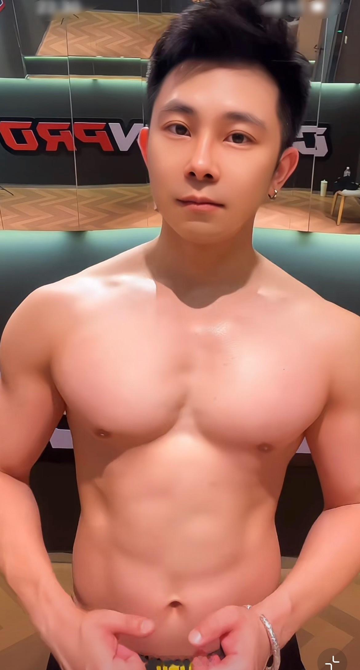 型男帅哥窝肌肉型男​​​
