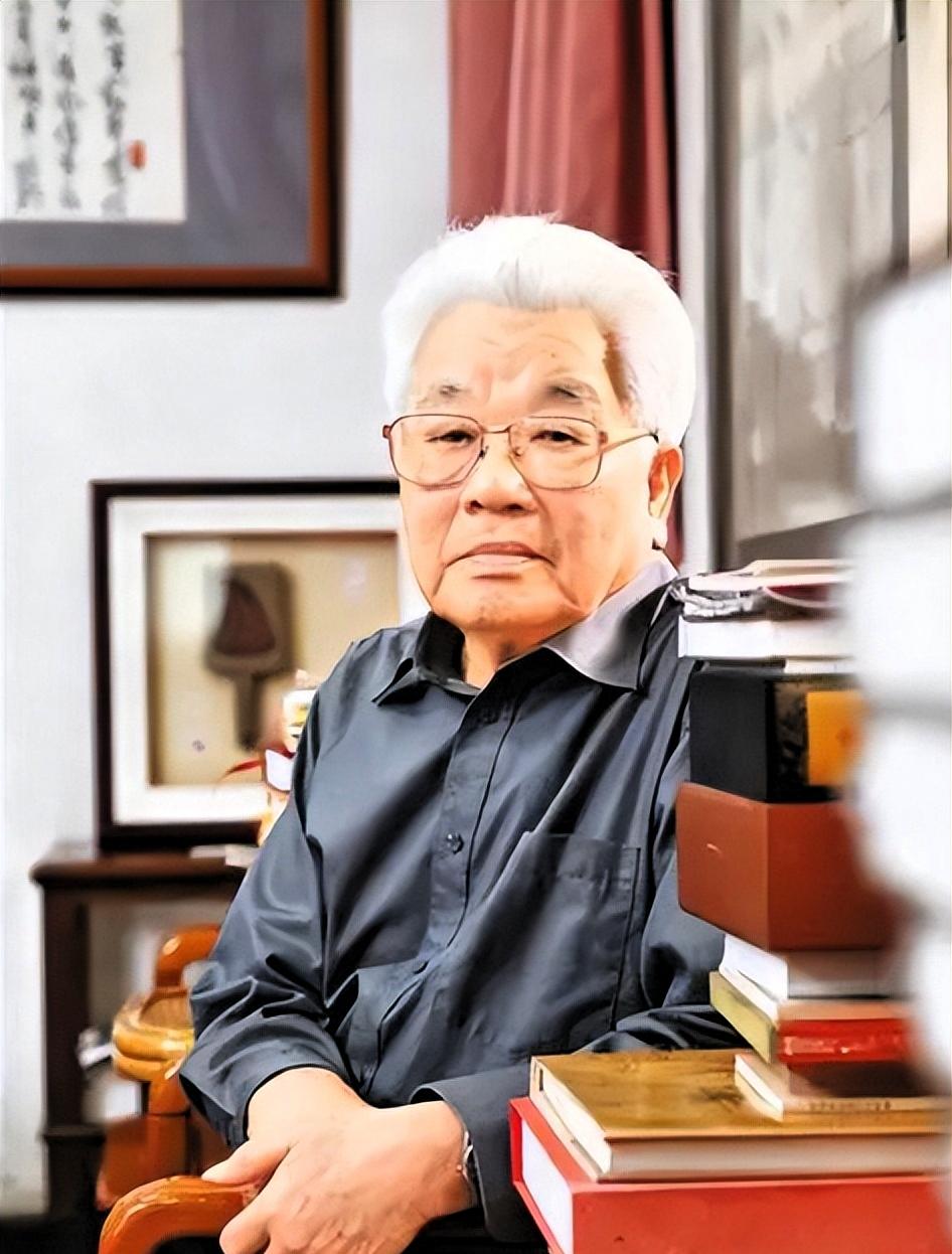 吴南生（1922—2018），广东潮阳人，特区最早倡议者之一。1936年投身革命