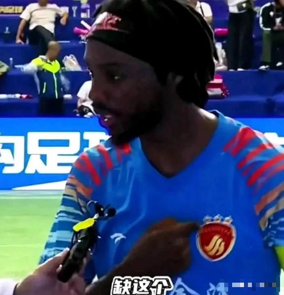 中国足球的毛病，终于被一个外国球员给说透了！有记者问他：“中国足球最缺啥啊？”