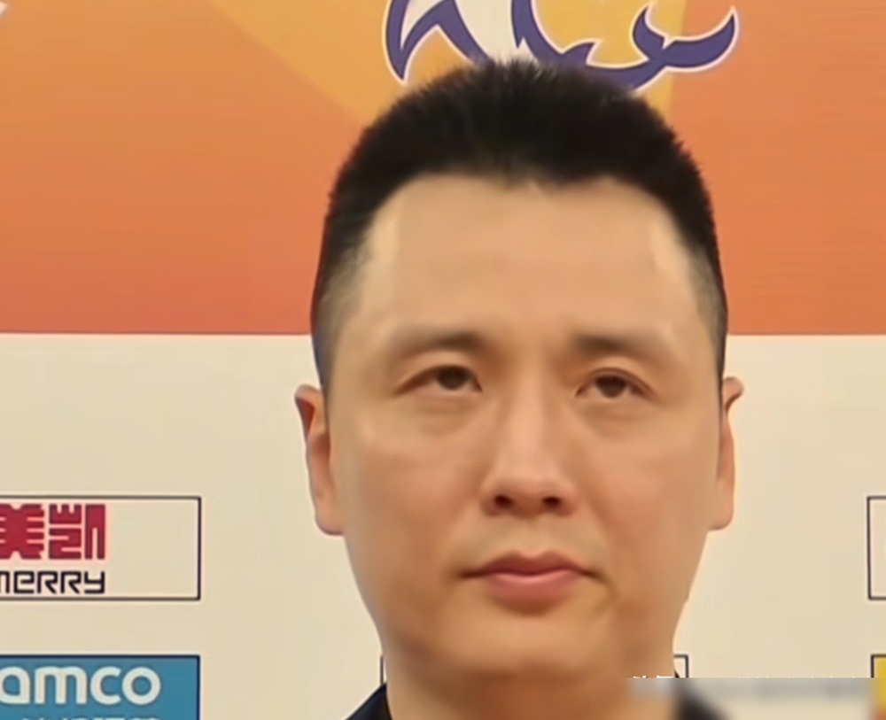 上海男篮拿下拉塞尔还不算完，霍姆斯和麦基之间必须再挑一个砸进来。拉塞尔什么来头，2015年榜眼，前全