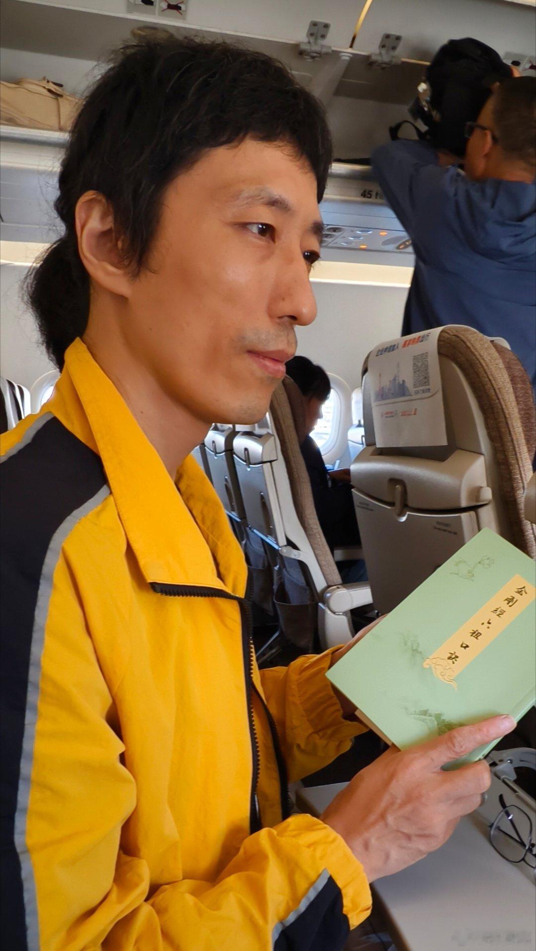 大概四五年前，从师兄处结缘这本《金刚经六祖口诀》，一直未曾翻阅，昨晚整理行李，不