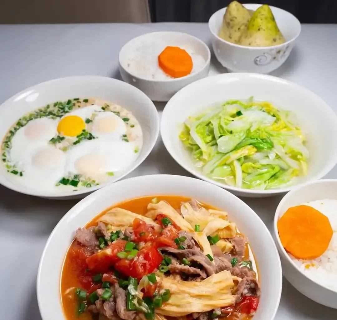 婆婆把儿媳娘家给的五万块存成一年定期，转头让儿媳先垫月子钱再报销。我看完血压直