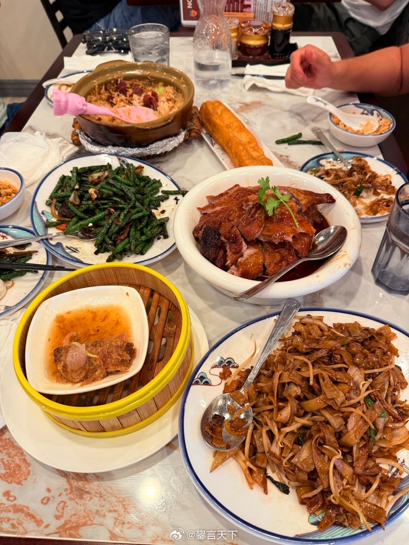 大外孙今天和我们一起用午餐。