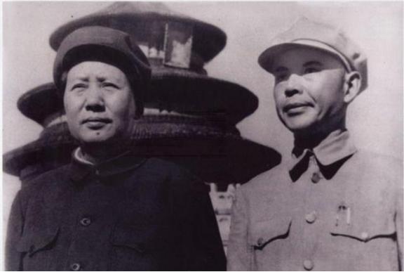 开国大典前夕，两位前清官员陪同毛主席游玩天坛，突然毛主席问他们：“见过几次慈禧太