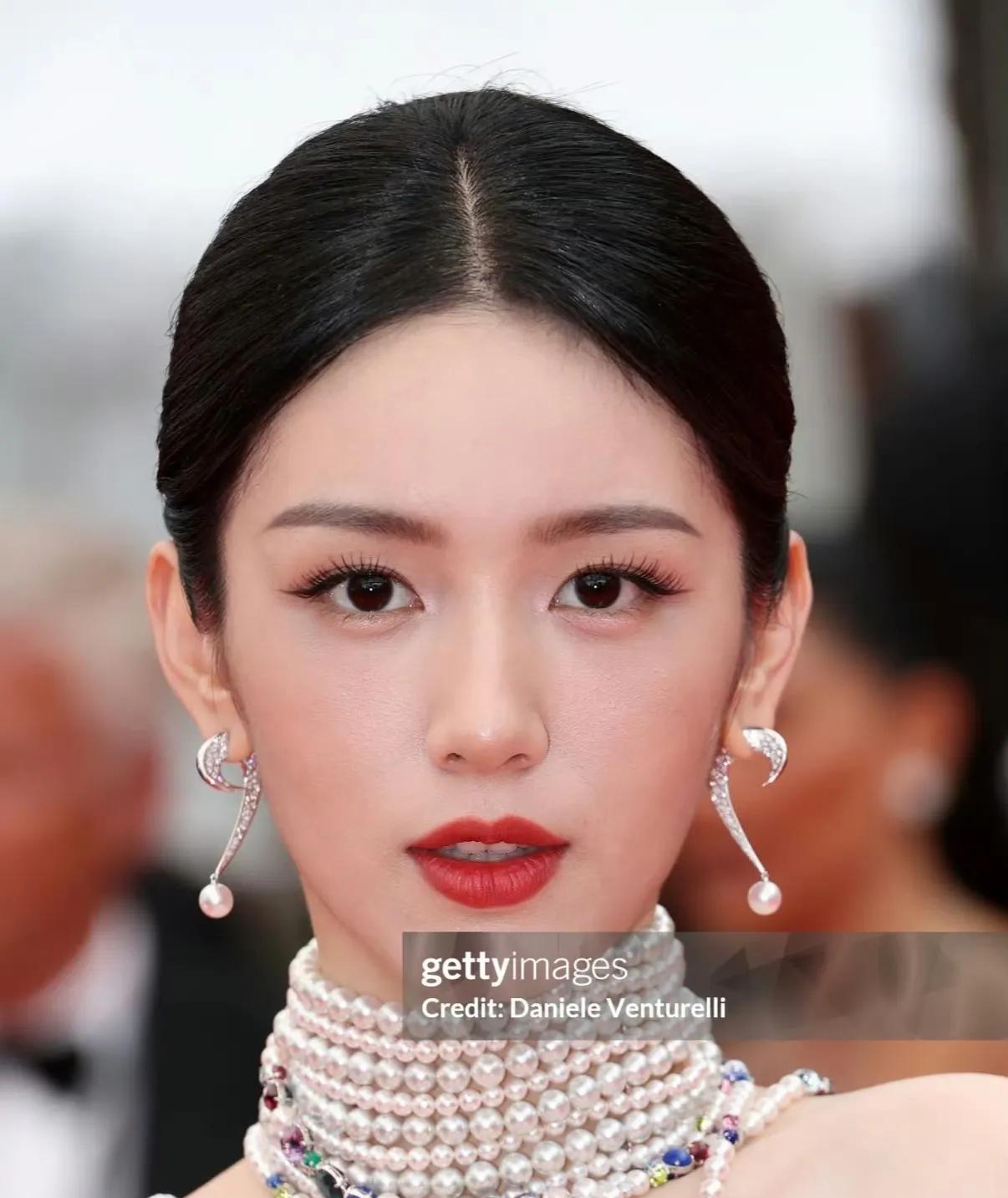 你发现了吗？周也明明和张婧仪长的很像，颜值也不输张婧仪，但就是不如张婧仪红，不如