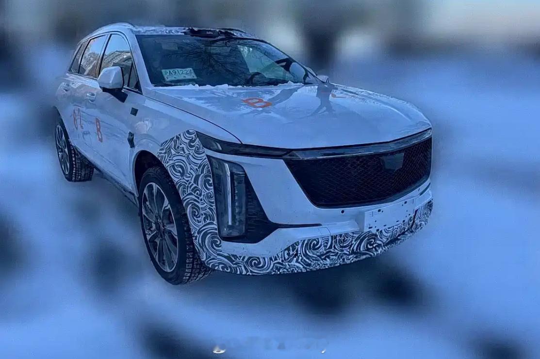 看到凯迪拉克XT5的新车设计上没有什么大改变但是辅助驾驶上了最主要看图3这是油车