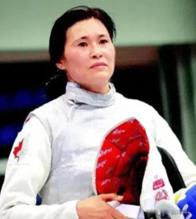 被誉为“亚洲第一剑”的栾菊杰，拿到人生第一个击剑冠军之后，很快改了国籍，入加拿大