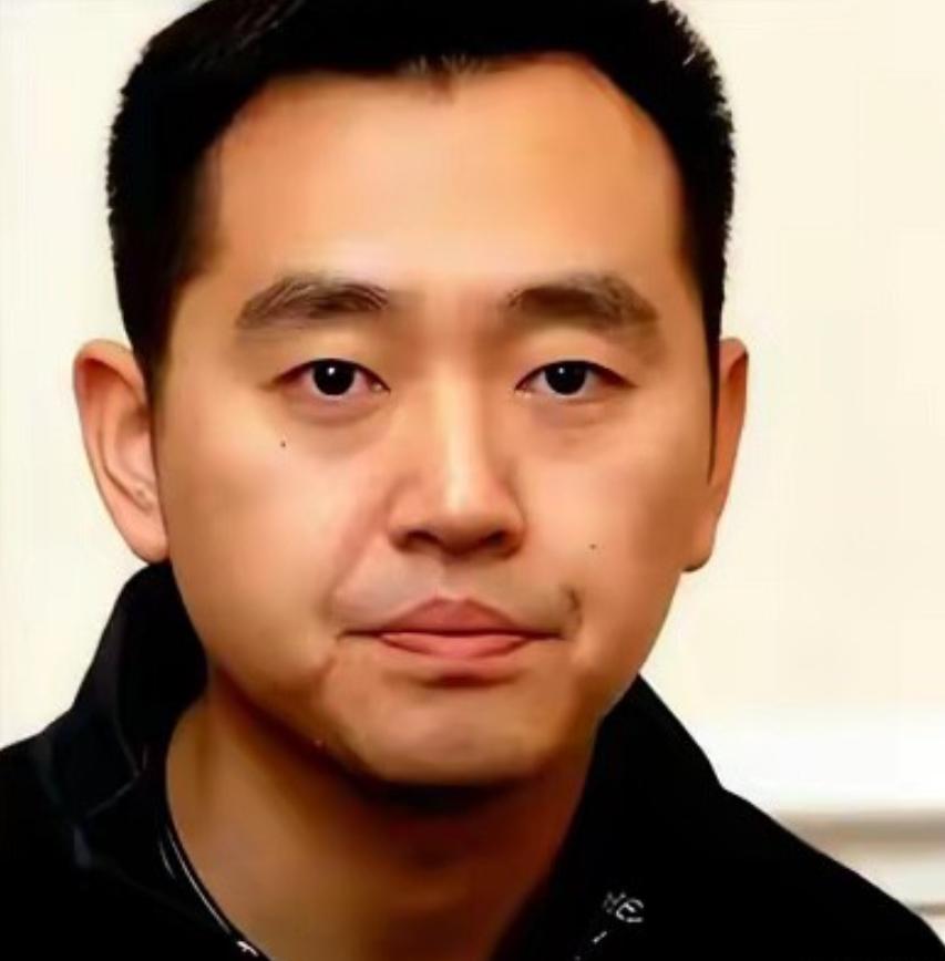 我天，刚才刷到一个消息，给我震得半天没回过神。当年的乒乓王子孔令辉，现在在做紫