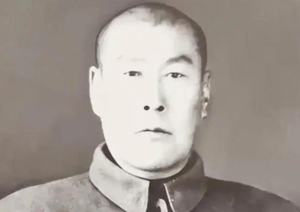1938年，一游击队长妻女被日寇抓走，他索性绑了敌人的妻子准备换人，游击队长觉得