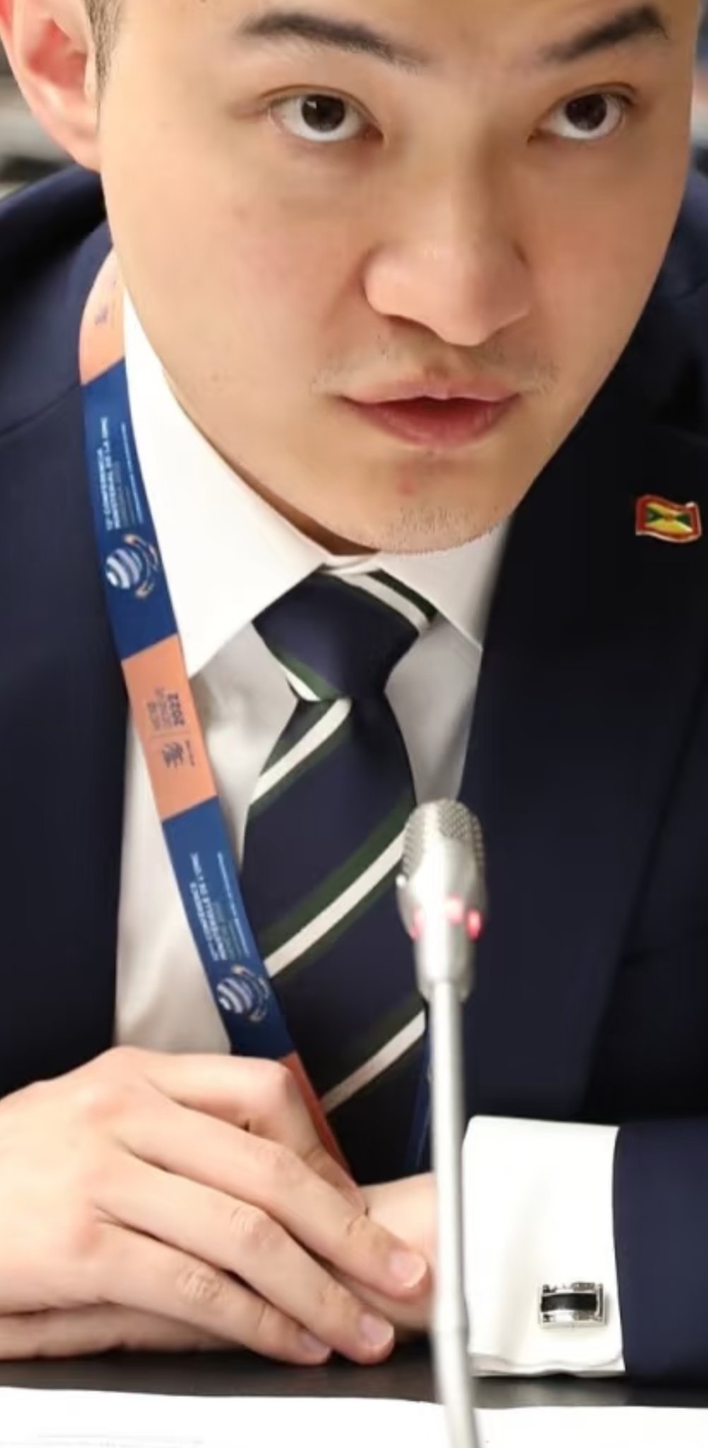 孙宇晨的指甲确实是那种容易伤到人的类型​​​