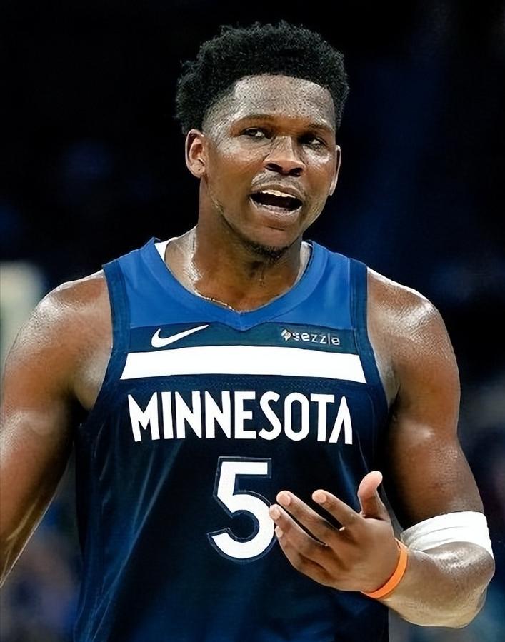 爱德华兹也急眼了！目前出场数：58场（有一场不足20分钟）剩余比赛场次：8