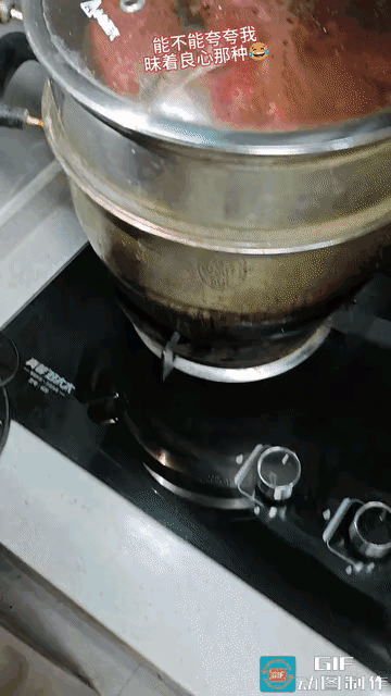 “笑不活了”山东一女子蒸了一锅红皮地瓜馒头，当她掀开锅盖的时候，屏幕前的网友们都