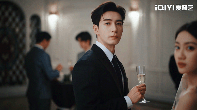 弟弟紧盯不放哥哥又争又抢《轧戏》这段真的绝了！胡羞一袭白裙出场直接惊艳，裴轸先一