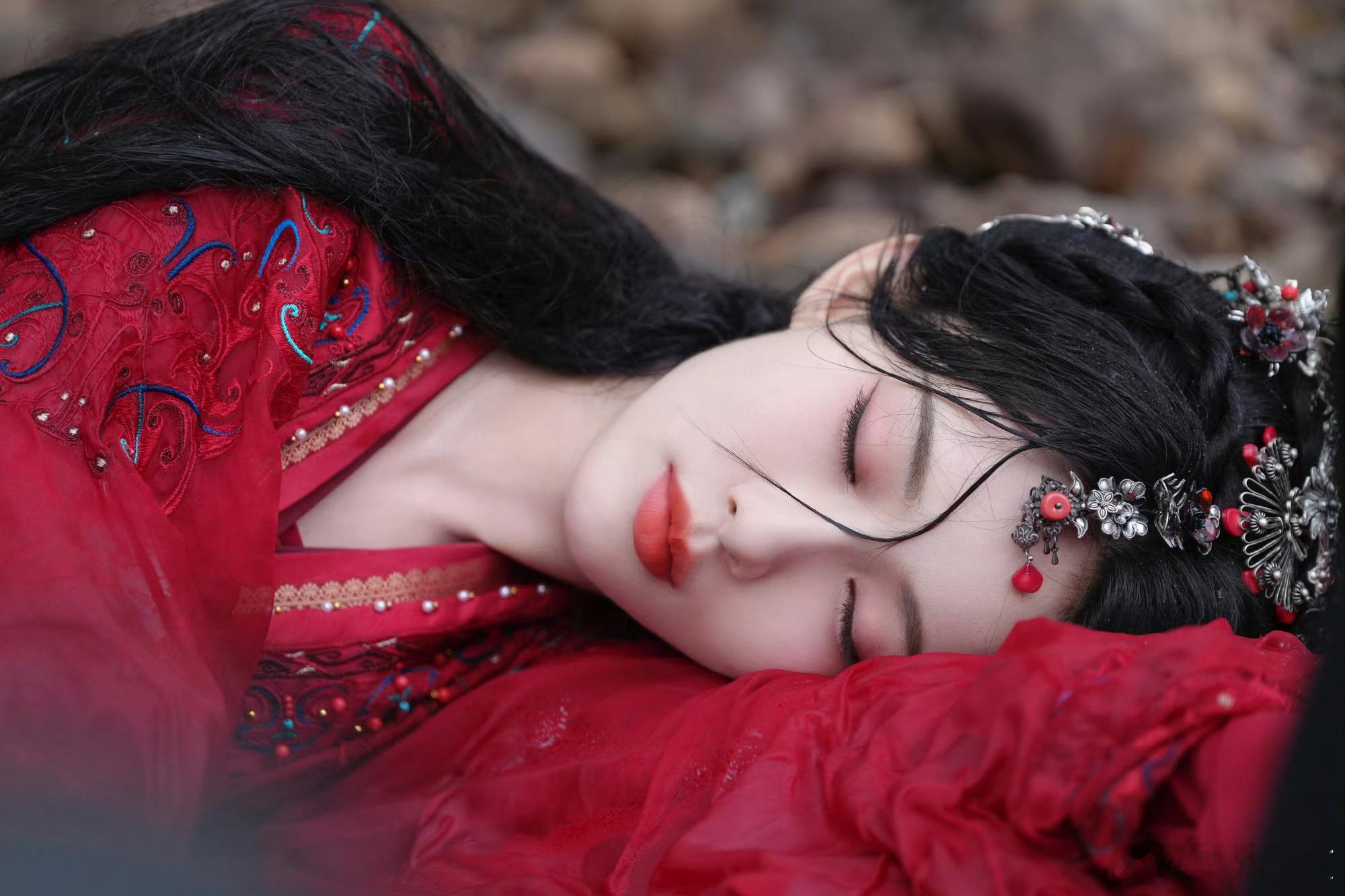 百花杀正式杀青孟子义何与百花杀正式杀青等了这么多天终于等到杀青了，好期待播出的那
