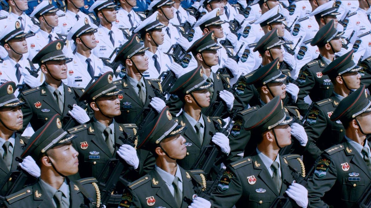 秀肌肉？”“形式主义？”，对不起，你对阅兵的力量一无所知曾经有人说，阅兵是“秀