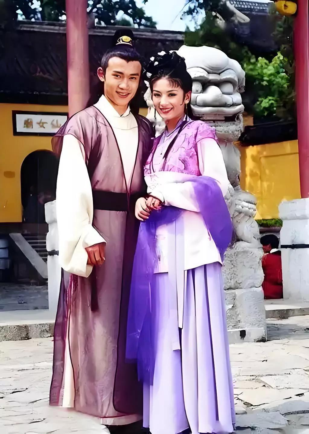 错过聂远恐怕是黄奕这辈子最后悔的事情了！两人在1999年就相恋了，后来还一起