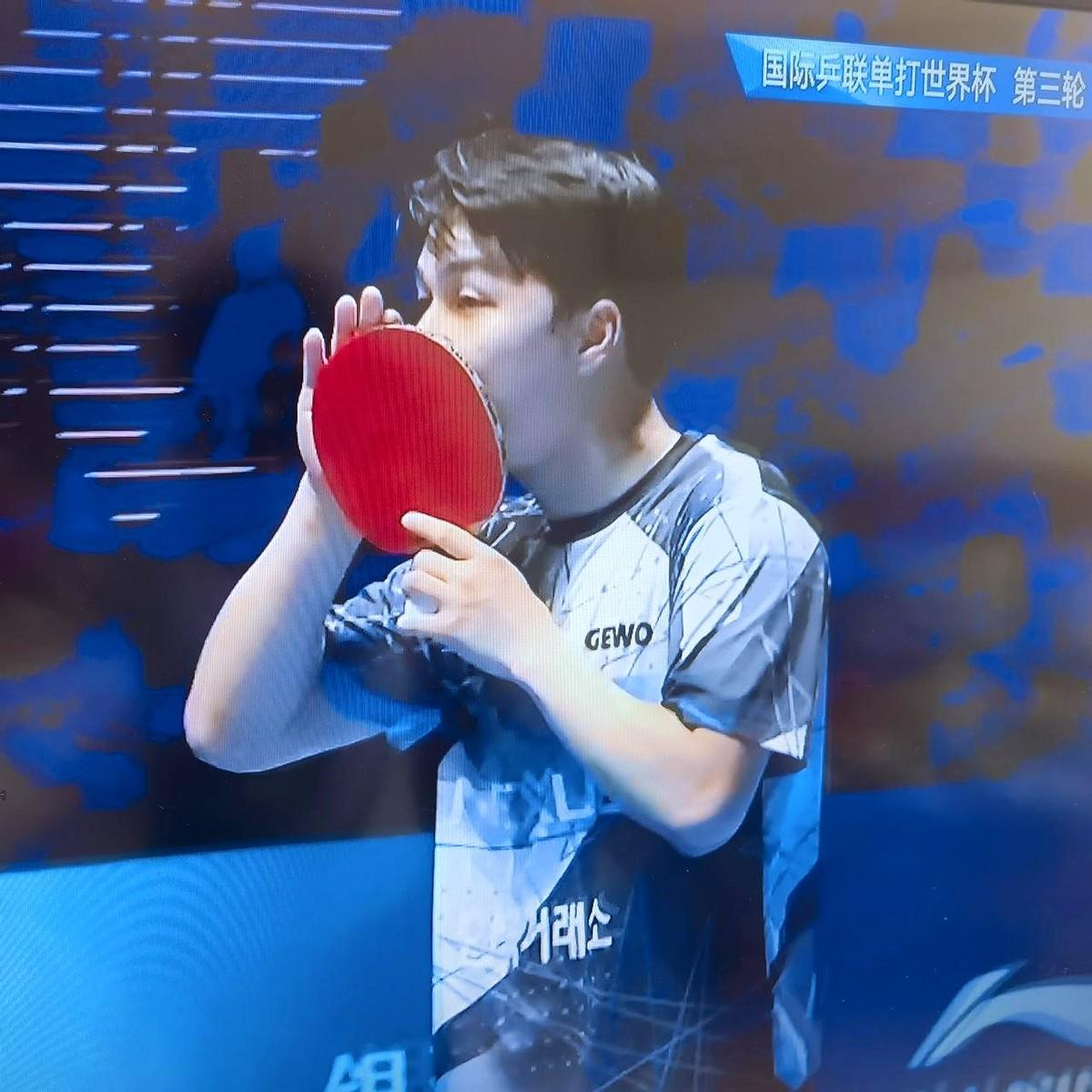 今儿上午守着央五+，看到最后一场球，心里真不是滋味。那个帅气的安宰贤，感觉今天