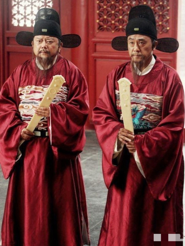 别被演义和民间传说骗了，刘伯温只被封了伯爵，并不是朱元璋刻薄寡恩