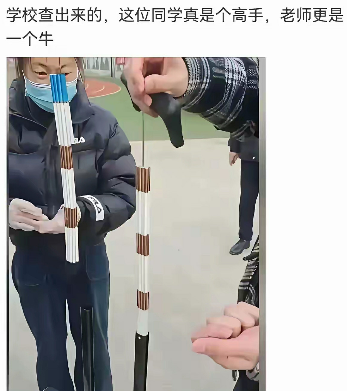 藏的这么隐蔽，这不是被举报的就是被老师看到
