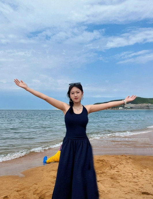 谁能帮我把黄色羽绒服P掉，谢谢。