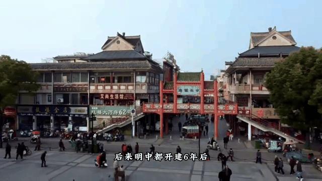 鼓楼一塌，有人连夜失眠了！安徽凤阳，5月19日，正在修建的凤阳鼓楼突然掉下一片瓦
