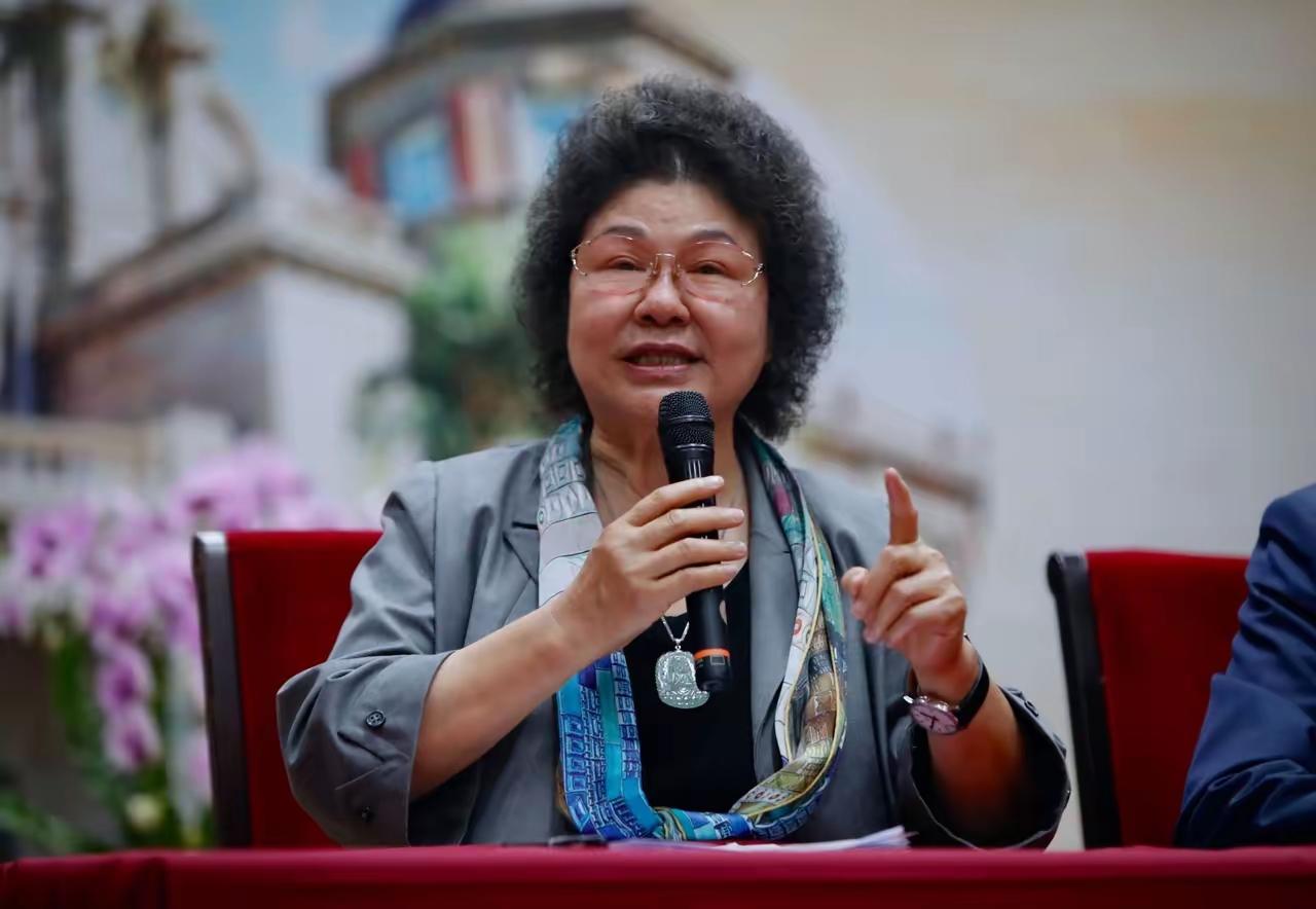 深绿“台独”大佬陈菊终于滚蛋了！赖清德办公室刚刚发布消息称，陈菊已请辞“监察院长