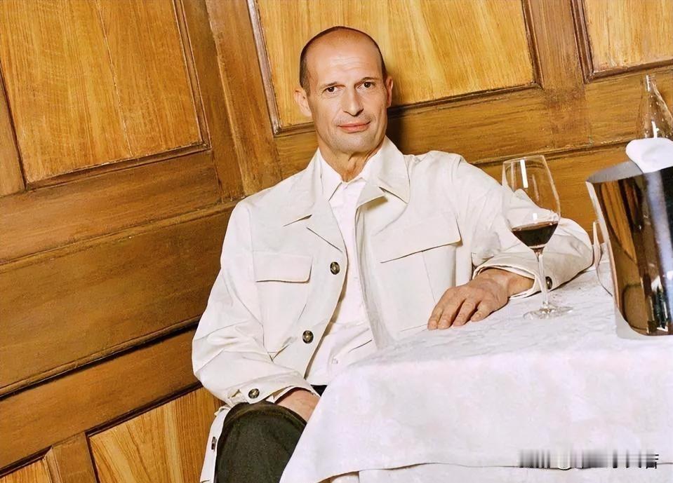 期待冬季窗口！米兰主教练阿莱格里表示我当然期待冬季窗口的到来，虽然我们已经在各个