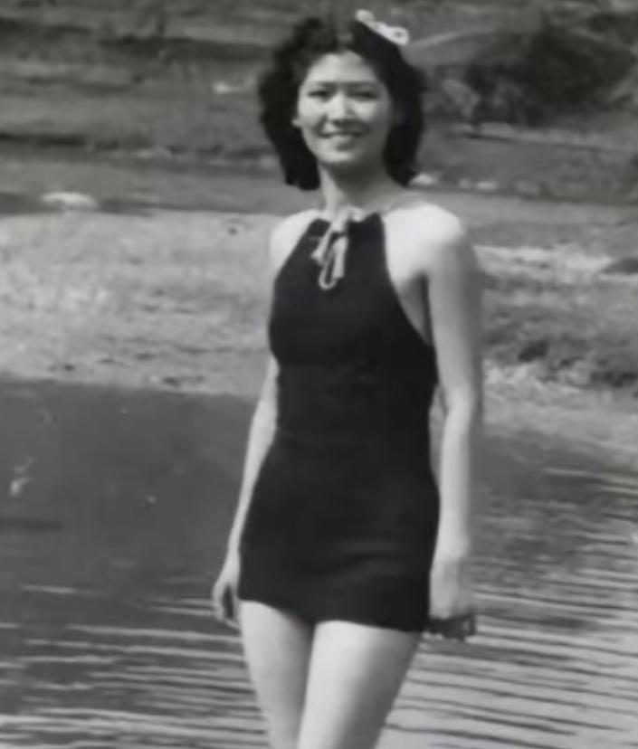 1914年，31岁的阎锡山，娶了14岁的小妾，结婚当晚，阎锡山对小妾说：“你躺下