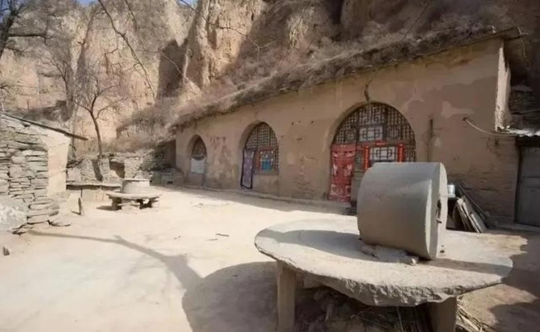 1972年，知青张援朝去看望干妹妹陈春玲，谁知，陈春玲红着脸说：“我这病，你娶我