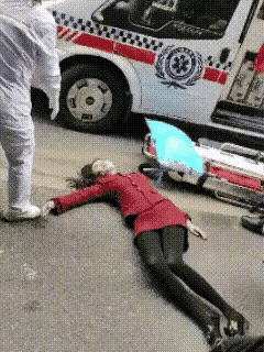 这也太可怜了，出门被车撞了。[哭哭][哭哭][哭哭][哭哭][哭哭][哭哭][