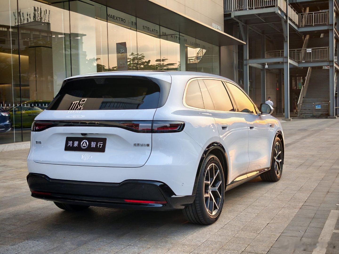 问界M6提车啦。余总说，让大家五一开新车确实没毛病。这交付速度确实很快呀。问界