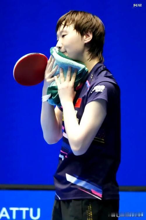 今晚，王曼昱3-0战胜张本美和真是看得我热血沸腾肾上腺素爆表曼昱这场比赛打